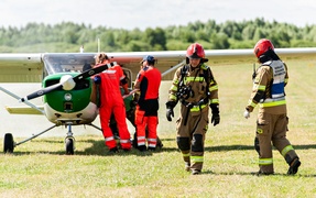 Awaria i pożar samolotu. Ćwiczenia na lotnisku