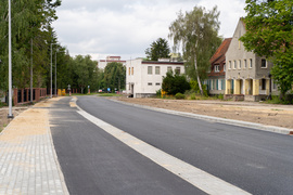 Skrót przez byłe koszary prawie gotowy