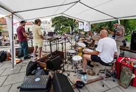 Dźwięki popłynęły po schodach
