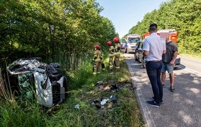 Droga 503. Auta po zderzeniu wylądowały w rowie