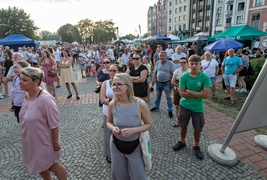 \"30 cm ponad chodnikami\" z elblążanami