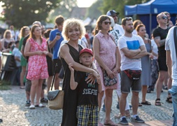 \"30 cm ponad chodnikami\" z elblążanami
