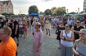 \"30 cm ponad chodnikami\" z elblążanami