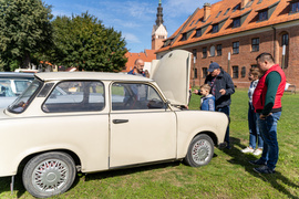 Najpierw go słychać, a potem widać