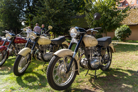 Najpierw go słychać, a potem widać