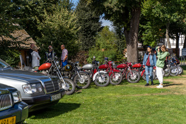 Najpierw go słychać, a potem widać