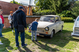 Najpierw go słychać, a potem widać