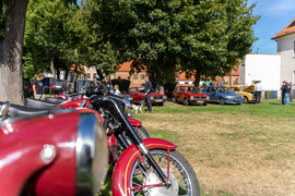 Najpierw go słychać, a potem widać