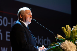 Światowidowi stuknęła sześćdziesiątka