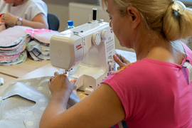 Serce od serca. Biją rekord w szyciu wyjątkowych poduszek