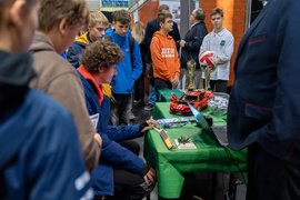 Praca (i szkoła) szukają człowieka