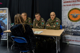 Praca (i szkoła) szukają człowieka