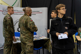 Praca (i szkoła) szukają człowieka