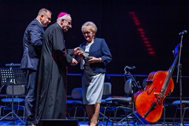 „Kto kocha, ten jest zdolny do poświęceń”. Nagroda Tuus dla Elżbiety Szandrochy