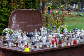 Na cmentarz głównie autobusem