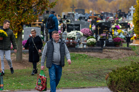 Na cmentarz głównie autobusem