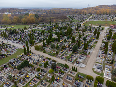 Na cmentarz głównie autobusem