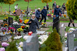 Na cmentarz głównie autobusem