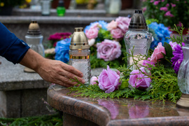 Na cmentarz głównie autobusem