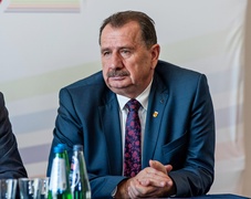 „Koniec doceniania dziadostwa”