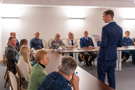 Dwa światy. Młodzi radni spotkali się ze „starymi“