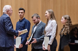 Najlepsi ze stypendiami premiera