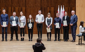 Najlepsi ze stypendiami premiera