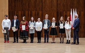 Najlepsi ze stypendiami premiera