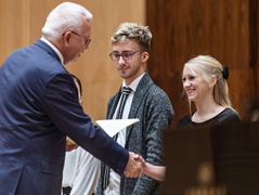 Najlepsi ze stypendiami premiera