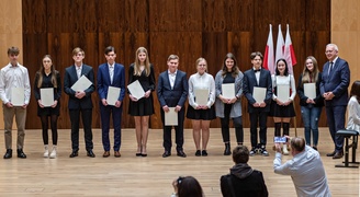 Najlepsi ze stypendiami premiera