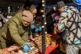 Wspólny posiłek i kolędowanie. \"Tu każdy czuje się potrzebny\"