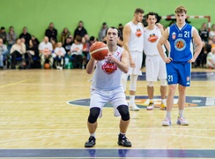 Lider lepszy od wicelidera