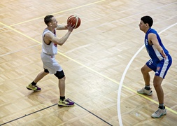 Lider lepszy od wicelidera