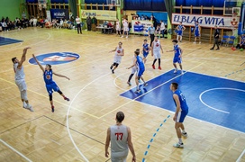 Lider lepszy od wicelidera