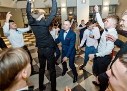 \"Bawcie się świetnie i zapomnijcie się na chwilę\". Studniówka IV LO