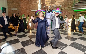 Studniówka ZSEiO: „Jesteście piękni, cudowni i tak też macie się bawić\"