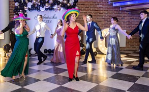 Studniówka ZSEiO: „Jesteście piękni, cudowni i tak też macie się bawić\"