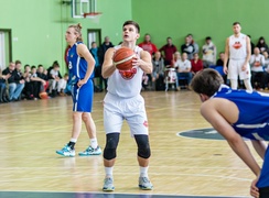Bez zmian. Basketball wygrywa