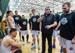 Bez zmian. Basketball wygrywa