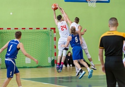 Bez zmian. Basketball wygrywa