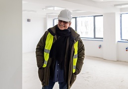 Teatr nasz widać ogromny