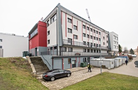 Teatr nasz widać ogromny