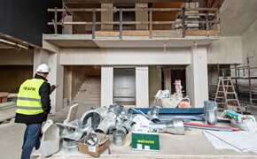 Teatr nasz widać ogromny