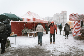 Na straganie, w dzień targowy...  (Obrazki z miasta) 
