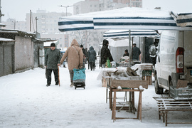 Na straganie, w dzień targowy...  (Obrazki z miasta) 