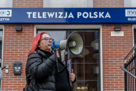 \"To, co się dzieje w telewizji publicznej, to niestety zakrawa na dramat\"
