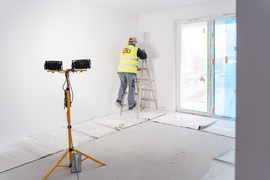 Pierwsza czynszówka przy Wiejskiej na finiszu