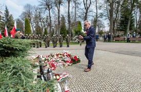 \"Myśl o ich losach powinna łączyć nas wszystkich\"