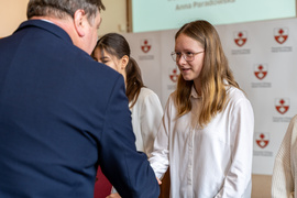 Prezydent rozdał stypendia