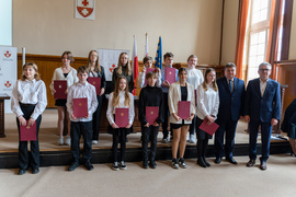 Prezydent rozdał stypendia